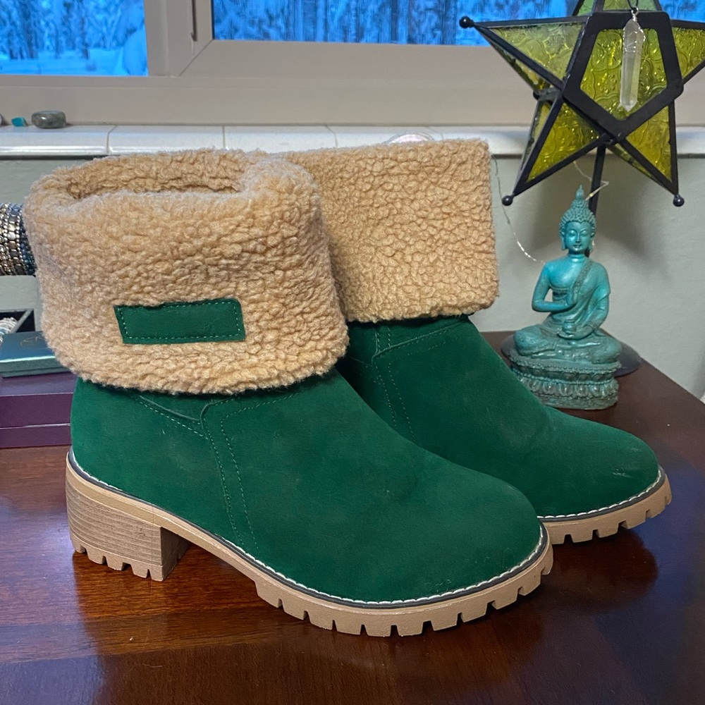 Cute green boots! Size 8